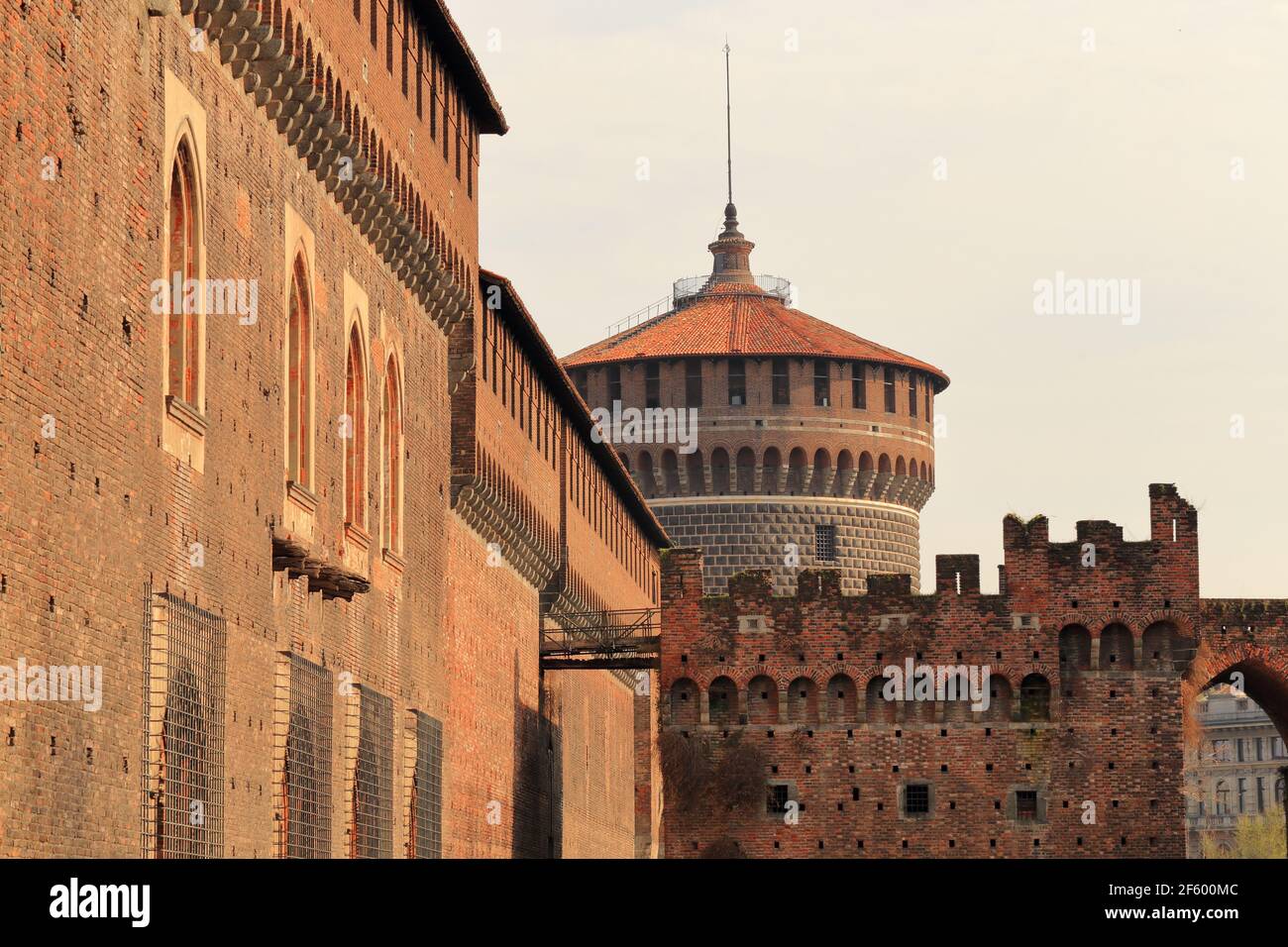 Vista del Castello Sforzesco, Milán, Italia Foto de stock