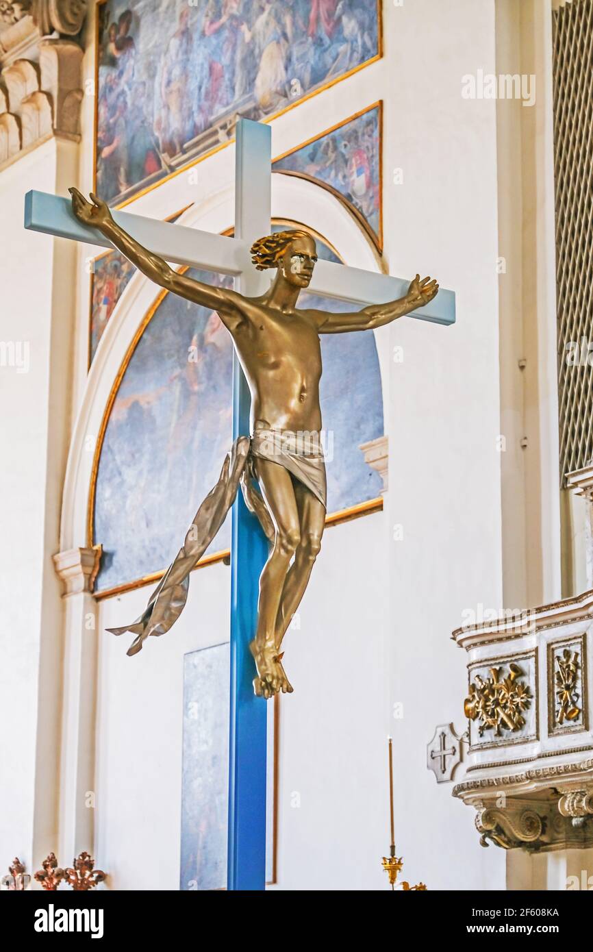 La cruz de Cristo en el Presbiterio de la Catedral de Padua En Padua Italia Foto de stock