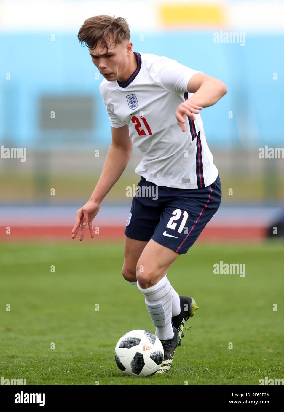 Callum Doyle de Inglaterra durante el partido amistoso internacional sub-18 en el estadio Leckwith, Cardiff. Fecha del cuadro: Lunes 29 de marzo de 2021. Foto de stock