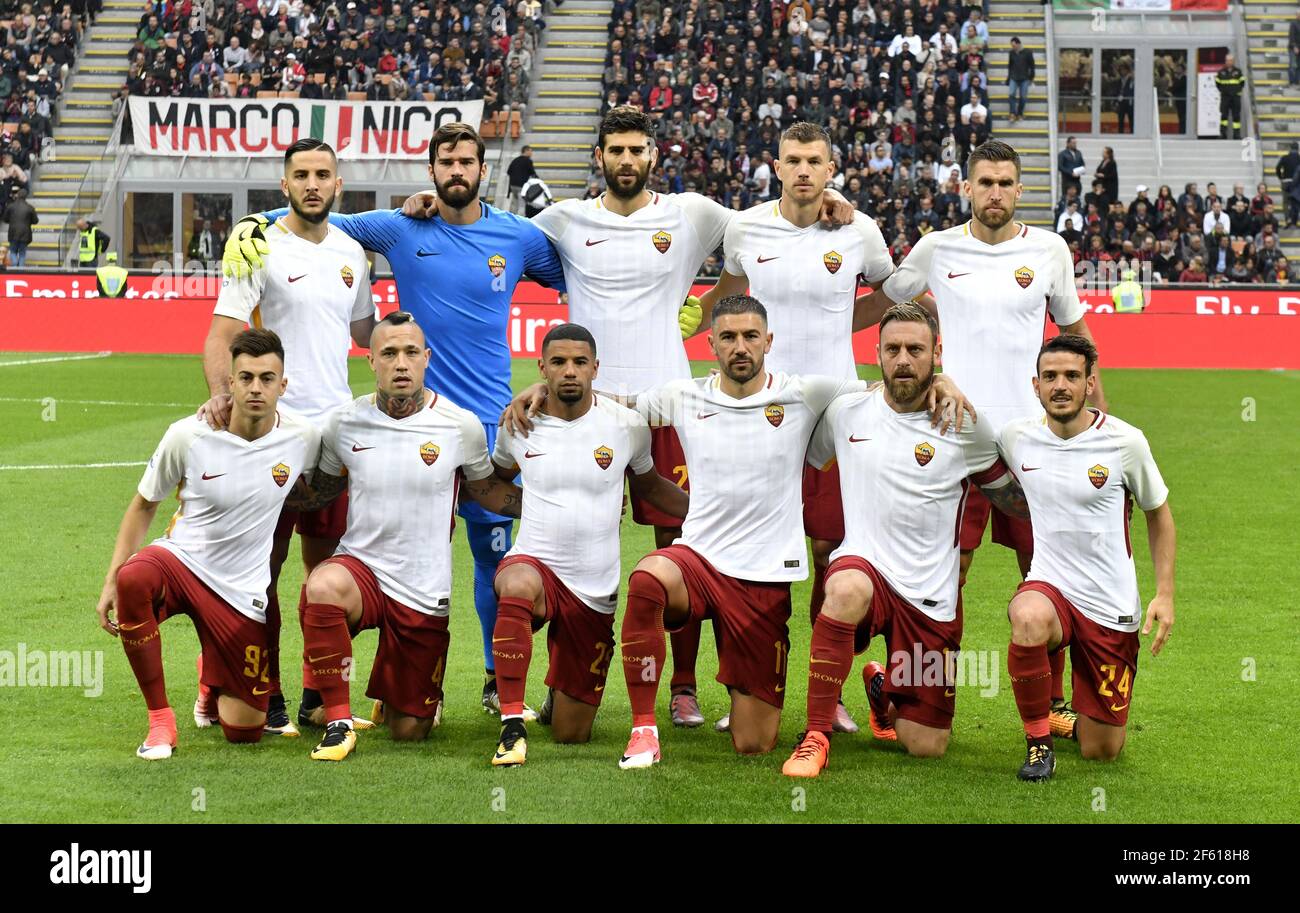 COMO foto del equipo de fútbol de Roma en el estadio de San Siro, en Milán, Italia. Foto de stock