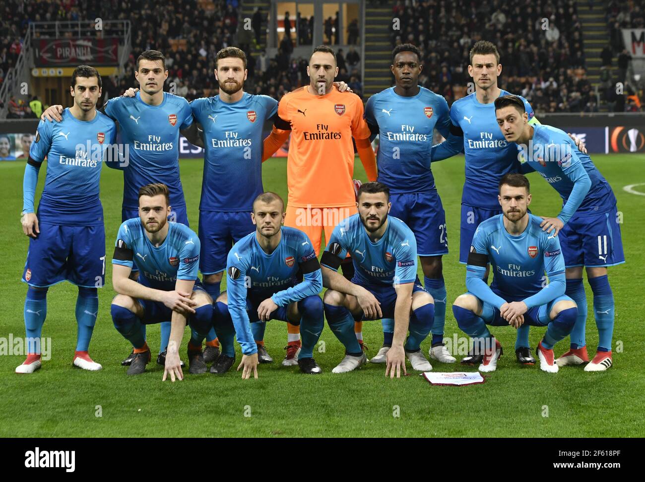 Foto del equipo de fútbol del Arsenal en el estadio de San Siro, en Milán, Italia. Foto de stock