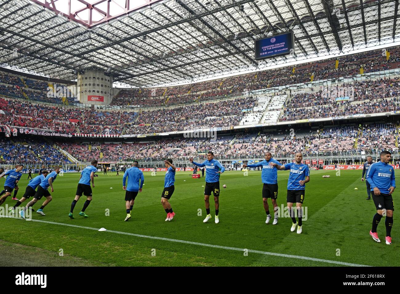 Vista panorámica del estadio de fútbol de San Siro, en Milán. Foto de stock