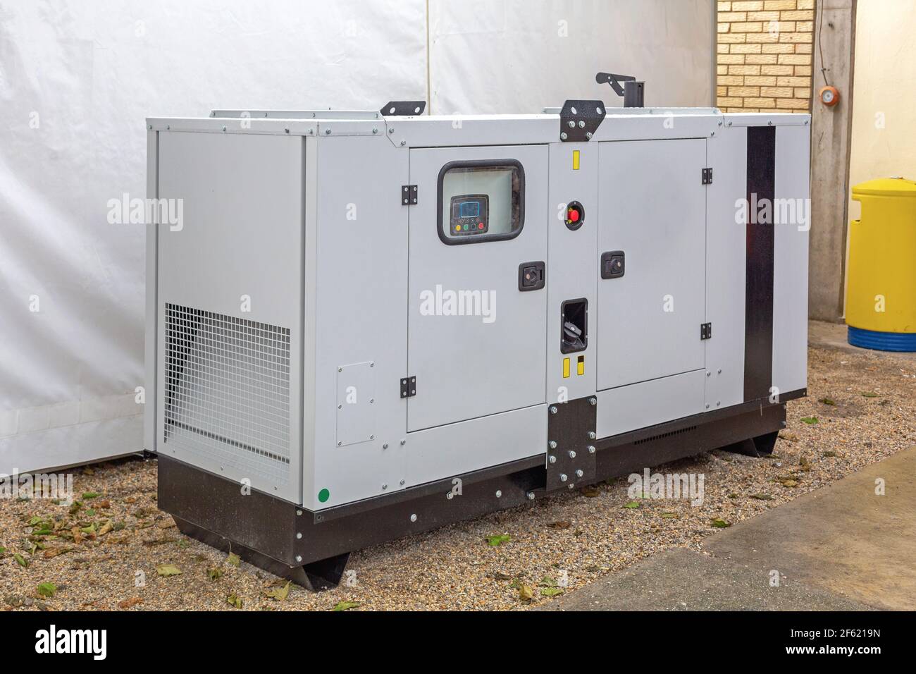 Generador eléctrico auxiliar para uso de emergencia Fotografía de stock -  Alamy
