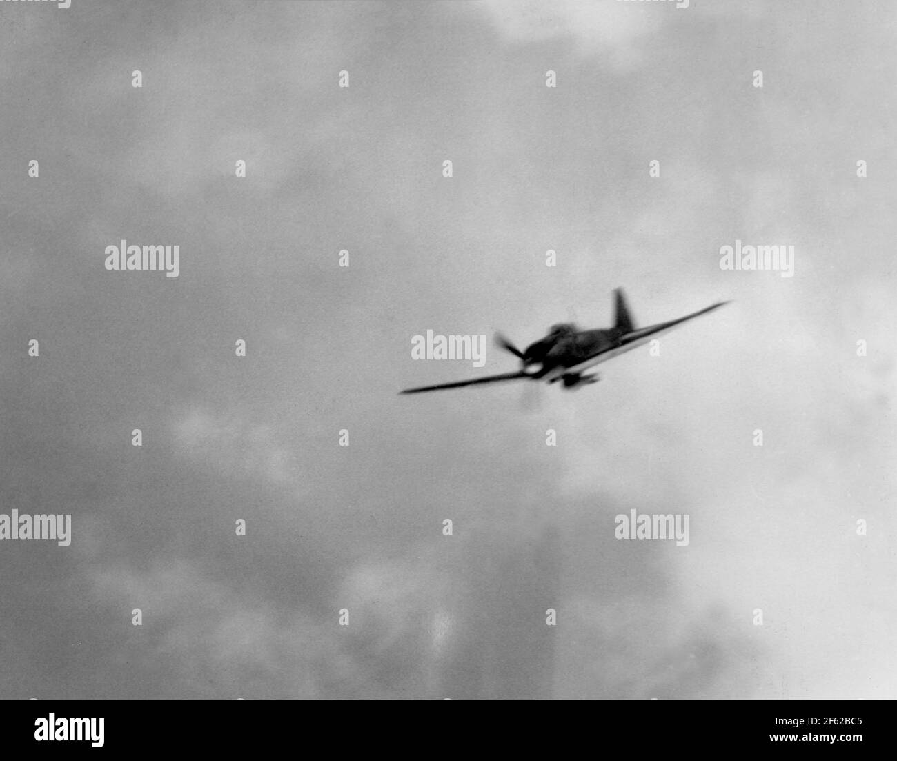 II Guerra Mundial, Batalla de Okinawa, Kamikaze, 1945 Fotografía de