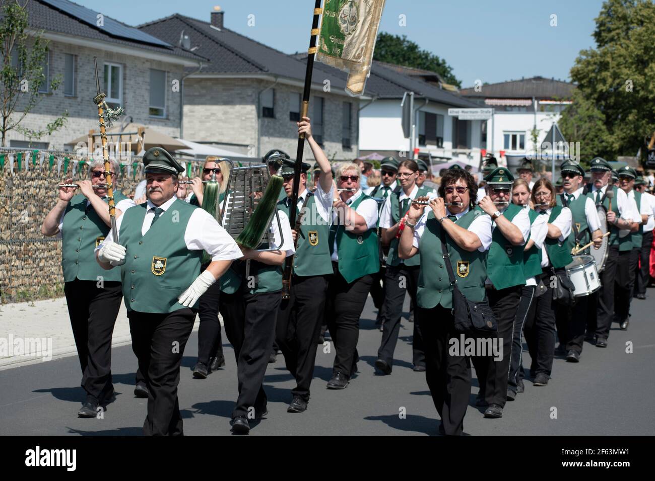 Schützenfest (festival alemán) es un festival tradicional o feria con un blanco de tiro Competencia en las culturas de Alemania y Suiza Foto de stock