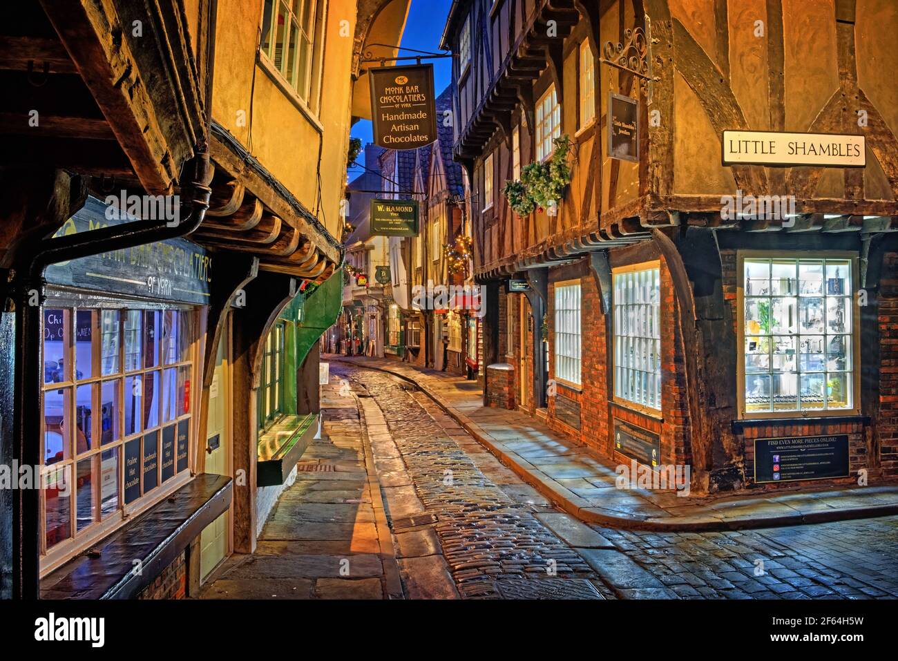 Reino Unido, Yorkshire del Norte, York, los Shambles por la noche Foto de stock