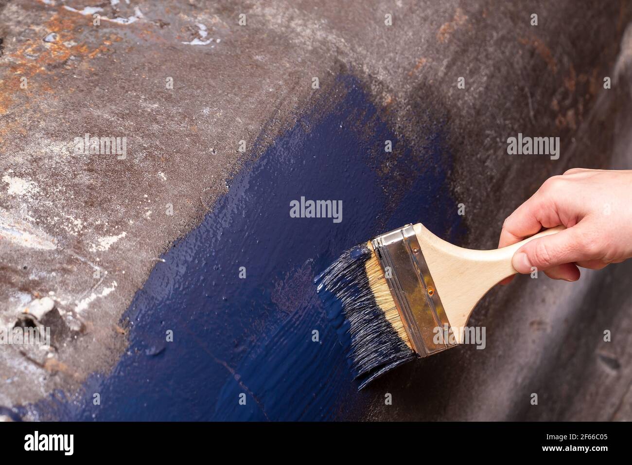 Baño de pintura para pintar fotografías e imágenes de alta resolución -  Alamy