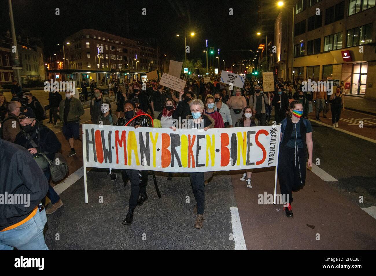 La gente participa en una protesta de "matar el proyecto de ley" en Bristol contra el proyecto de ley de policía, crimen, sentencia y tribunales. Foto de stock