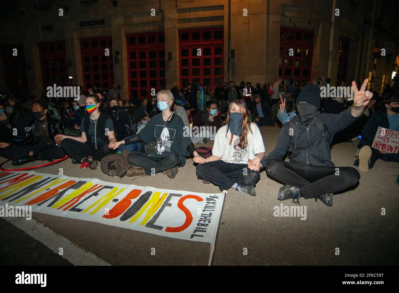 La gente participa en una protesta de "matar el proyecto de ley" en Bristol contra el proyecto de ley de policía, crimen, sentencia y tribunales. Foto de stock