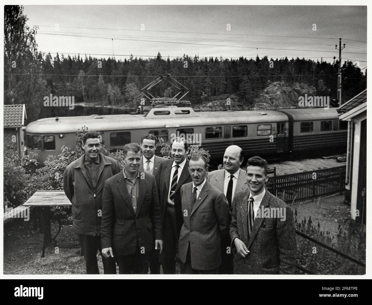 Foto de grupo en Harsjön, cabina de banquete utilizada como granja recreativa. Foto de stock