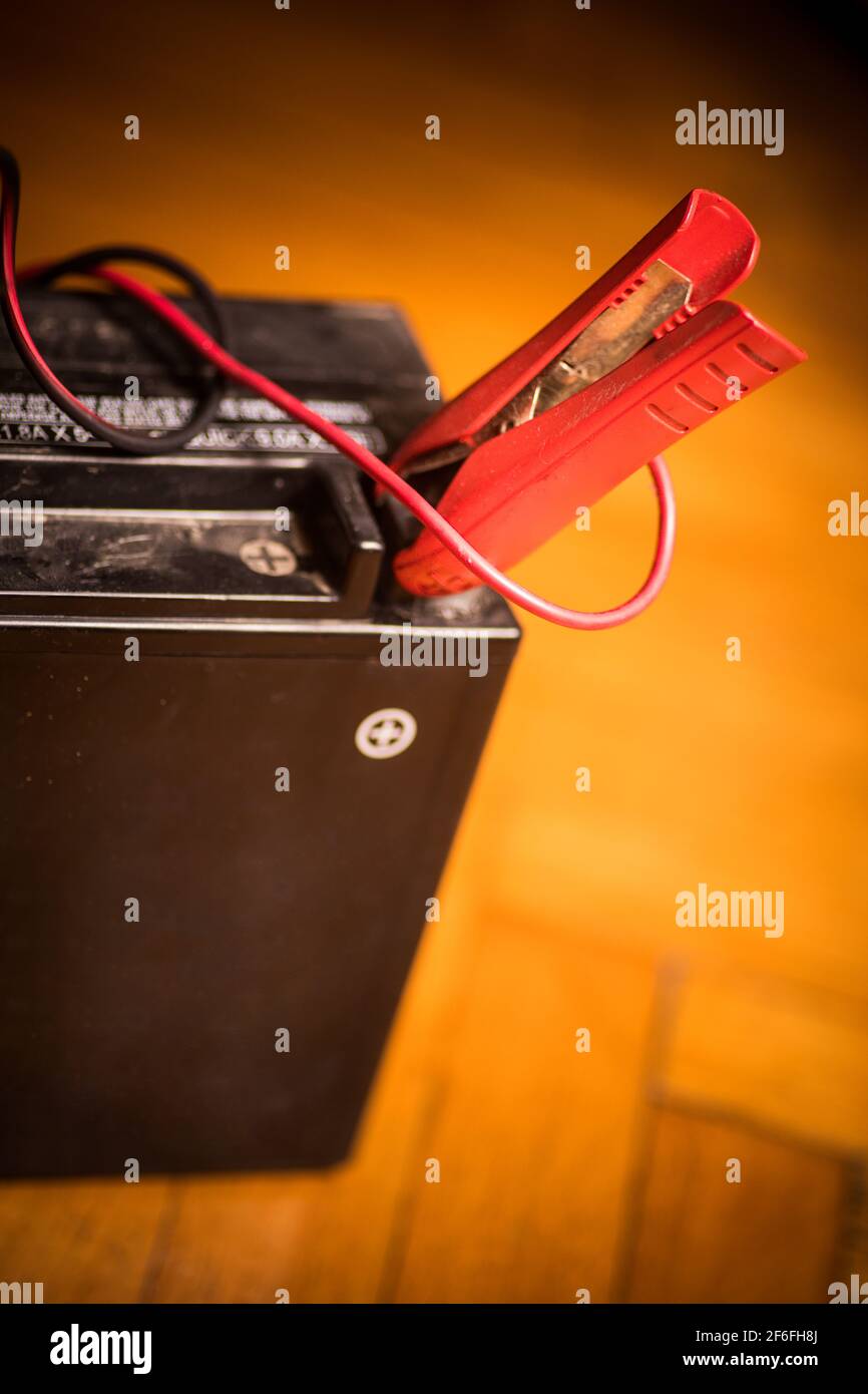 Comprobador de baterías de coche analógico, poder probar la carga de la  horquilla Fotografía de stock - Alamy