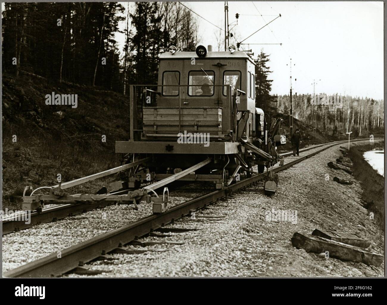 Dirección de los carriles entre la ruta entre Harsjön y Bälgviken en 1967. Foto de stock