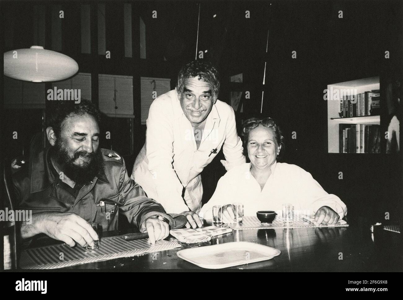 El líder revolucionario cubano Fidel Castro y el escritor colombiano Gabriel García Márquez Foto de stock