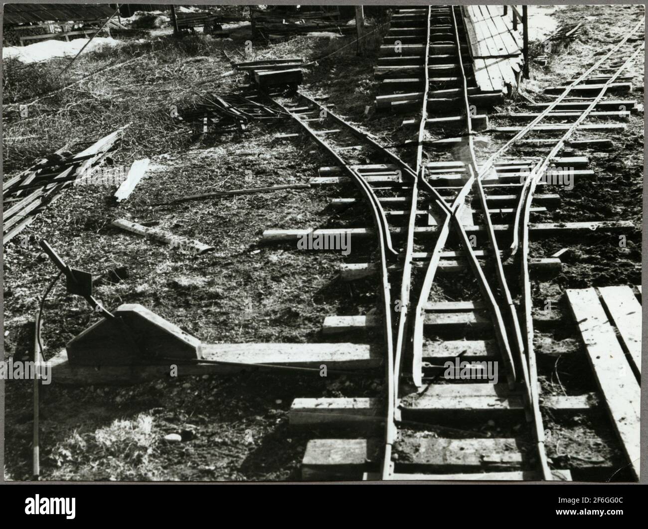 Decauvilles en el trabajo de mantenimiento de la ruta entre Harsjön y Bälgviken en 1967. Foto de stock