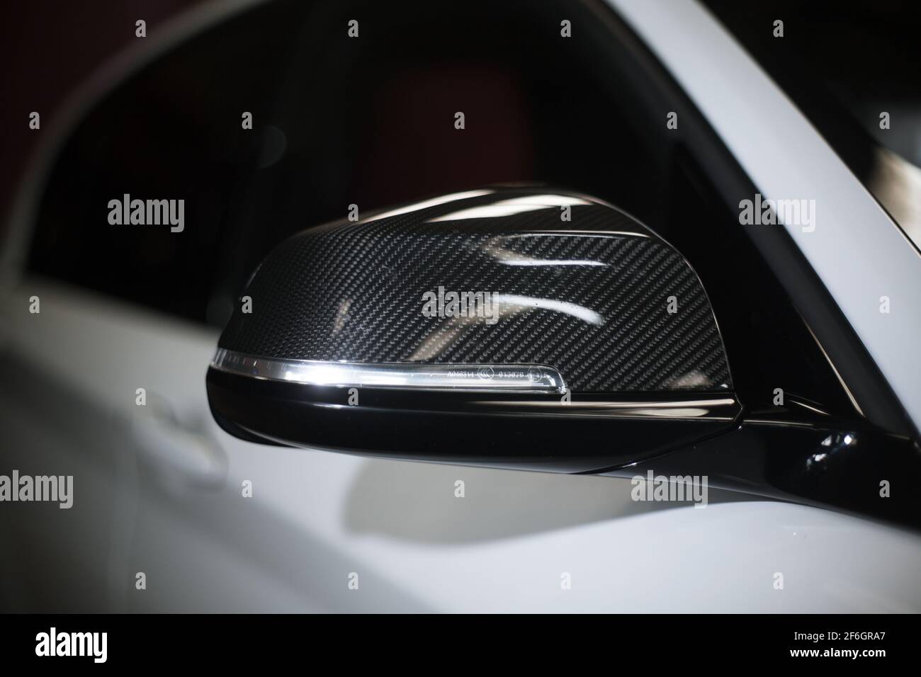 Los espejos opcionales de fibra de carbono BMW en un 2016 BMW M140i  Fotografía de stock - Alamy
