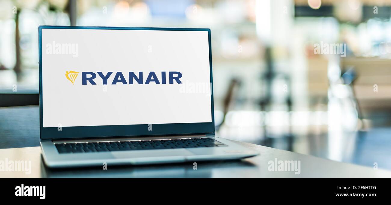 Ryanair, el aeropuerto de Dublín, espadas, Dublín, Irlanda, Europa  Fotografía de stock - Alamy