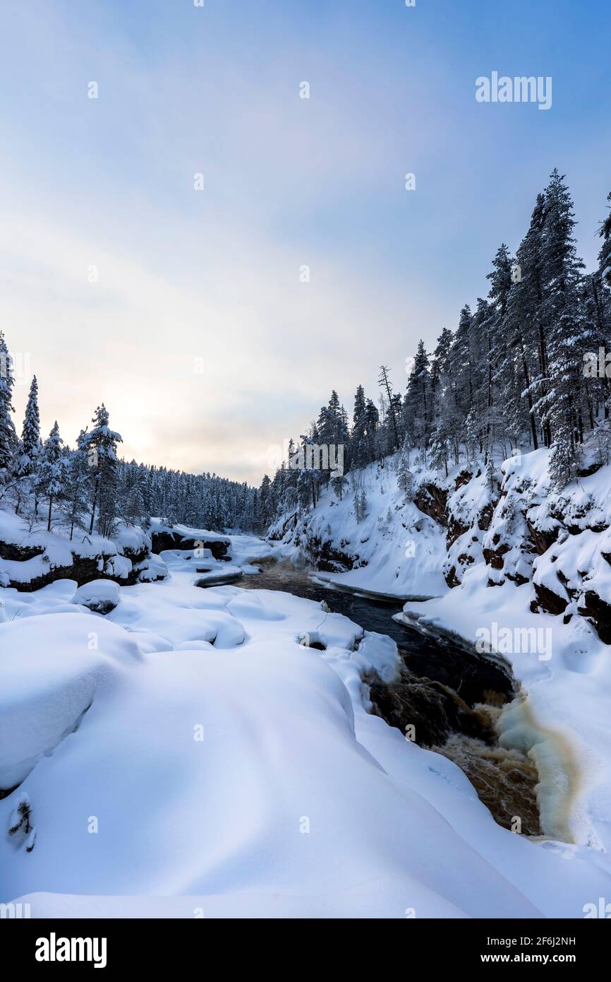 Rápidos de Kiutakongas en Kuusamo, Finlandia Foto de stock