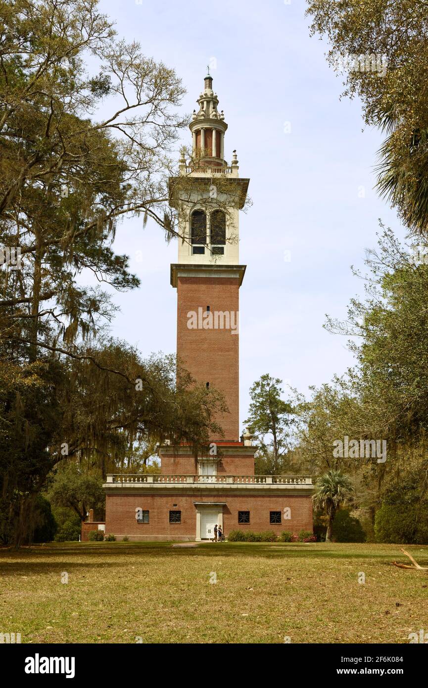 Torre Carillon, 97 pies de altura campanile, 200 campanas tubulares, instrumento musical, ladrillo rojo, 1958, Stephen Foster Cultural State Park, Florida, White Sp Foto de stock