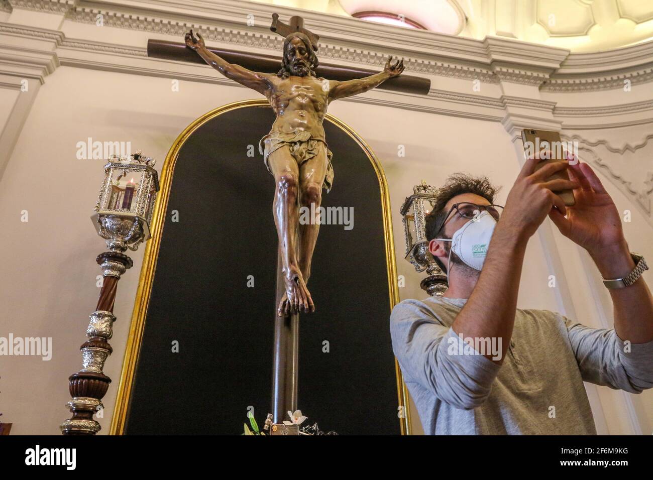 Sleman Yogyakarta Indonesia 1 De Abril De 2021 1 De Abril De 2021 Malaga La Cofradia De La Zamarrilla Y Cristo De Los Milagros Abre Su Capilla A Los Fieles Que Hacen
