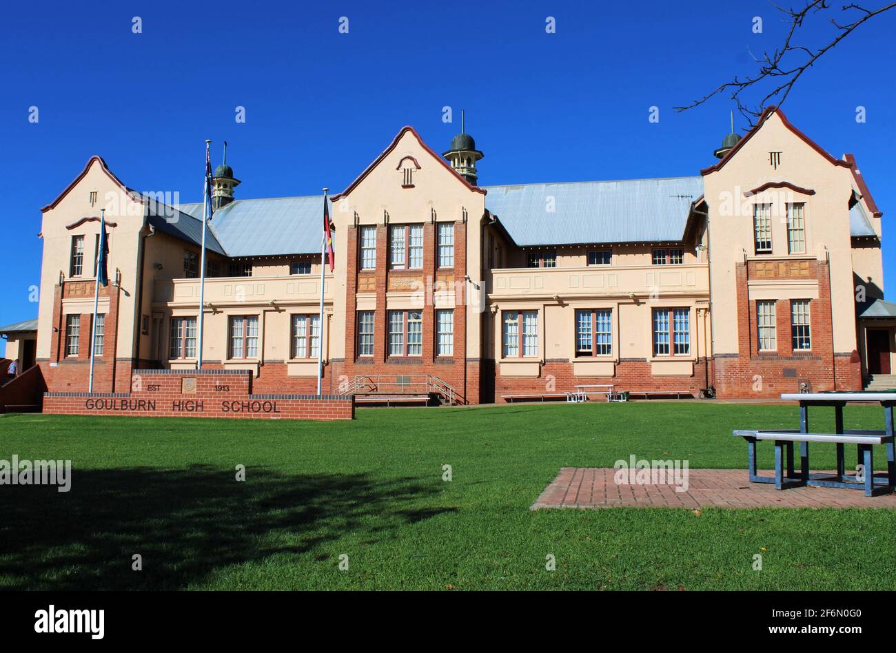Exterior de la Escuela Secundaria Australiana, Escuela Secundaria Goulburn, en una región rural de Nueva Gales del Sur, Australia. Foto de stock