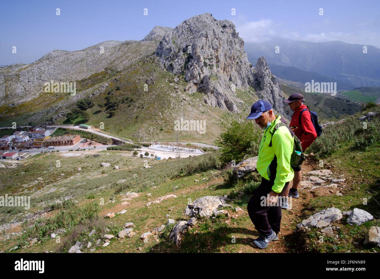 Senderismo Tajo de la U por encima del paso Zafarraya en Andalucía, España, Europa Foto de stock