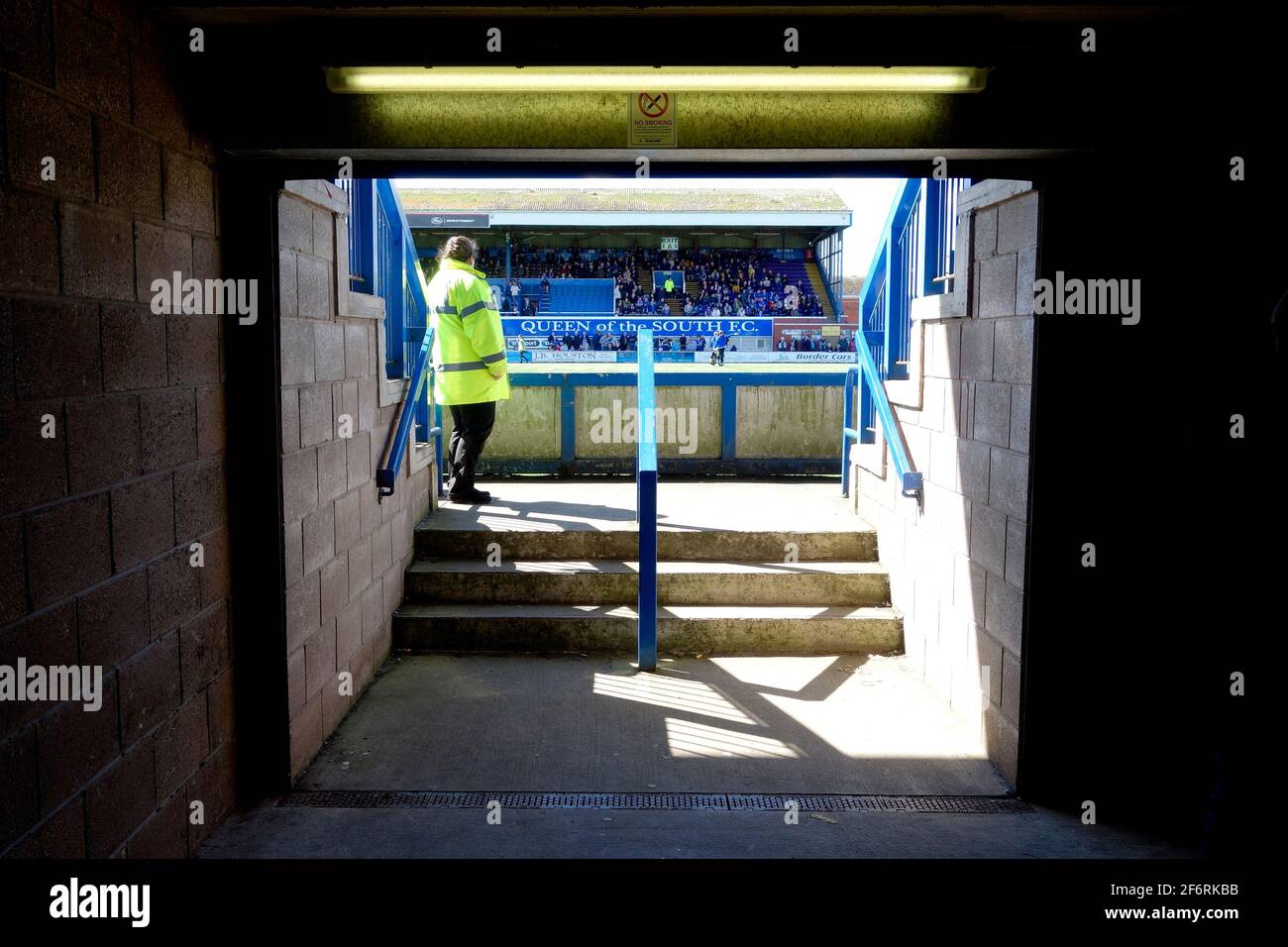 Football stewarding fotografías e imágenes de alta resolución Alamy