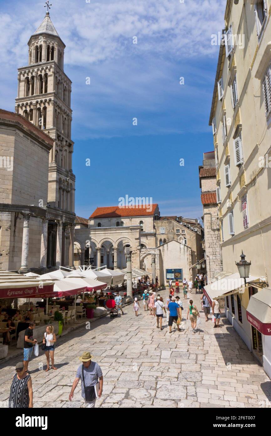 Vista de la ciudad vieja dividida, Croacia, Balcanes, Europa. Foto de stock
