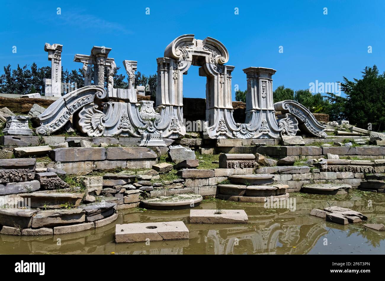 Ruinas del antiguo Palacio de Verano. Yuanmingyuan. Pekín. China. Foto de stock