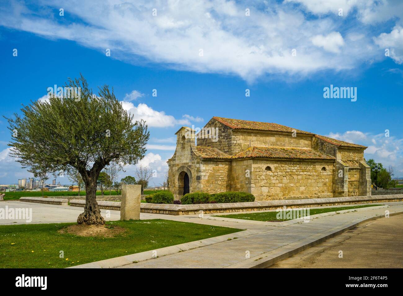 The church of san juan de baños de cerrato fotografías e imágenes de alta  resolución - Alamy