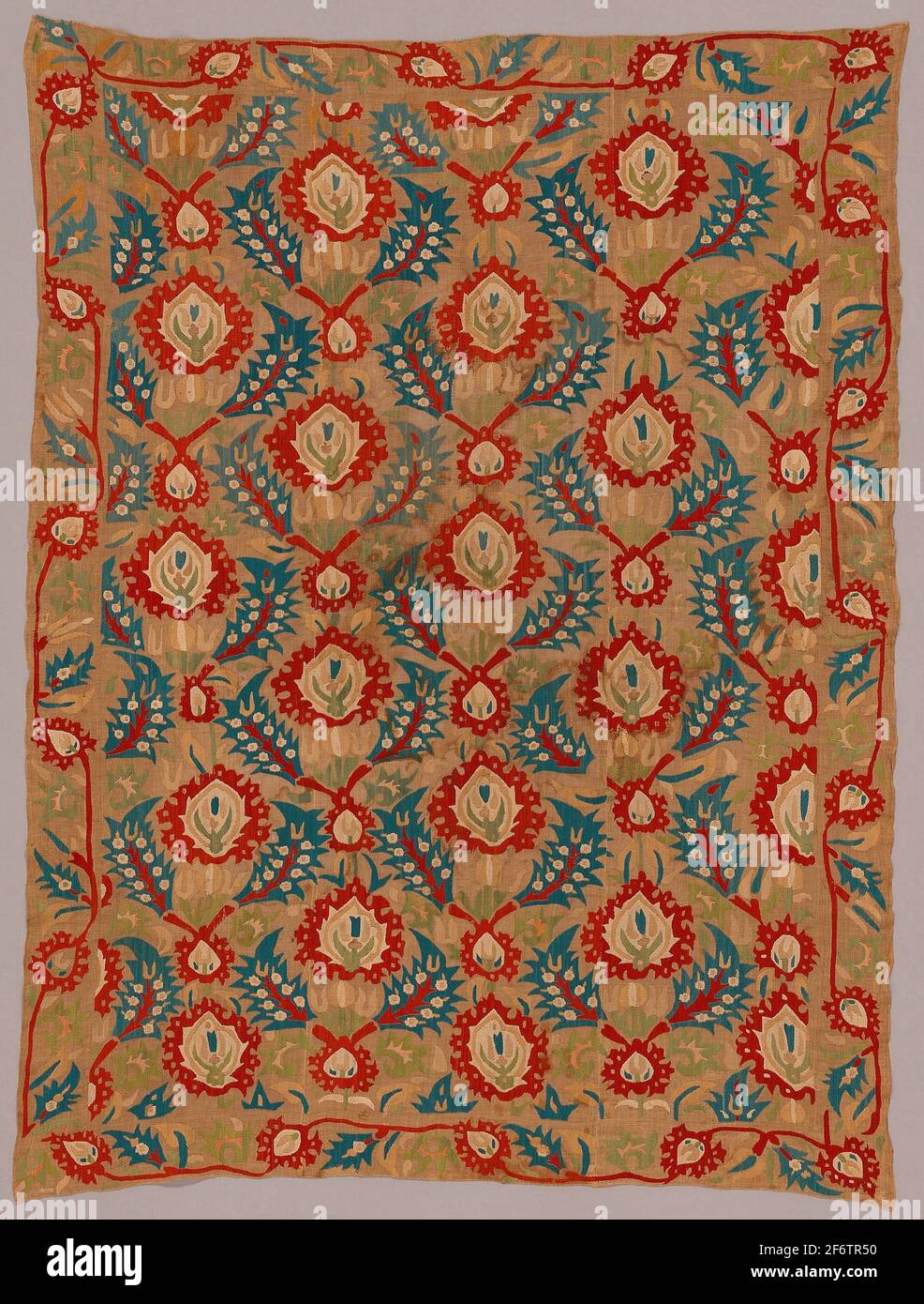 Cover-1675/1725-TURQUÍA. Lino bordado. Tres bandas con motivo de ojival y flores, borde de palmeta. 1675-1725. Foto de stock