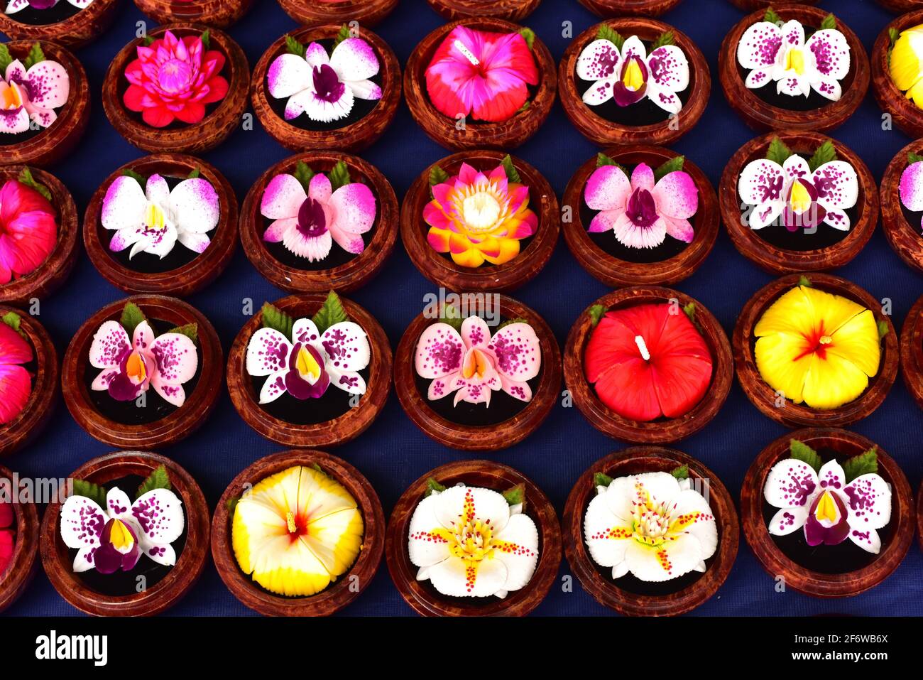 Flores esculpidas en jabón. Phitsanulok, Tailandia. Foto de stock