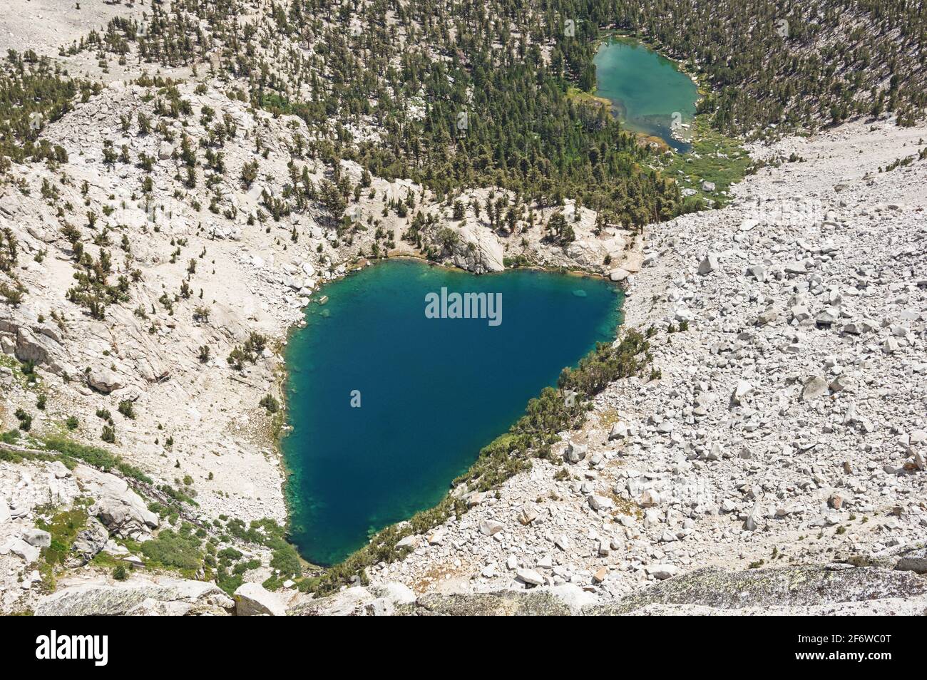 Heart Lake en la región del Valle de Onion del este Sierra Nevada en California visto desde arriba Foto de stock