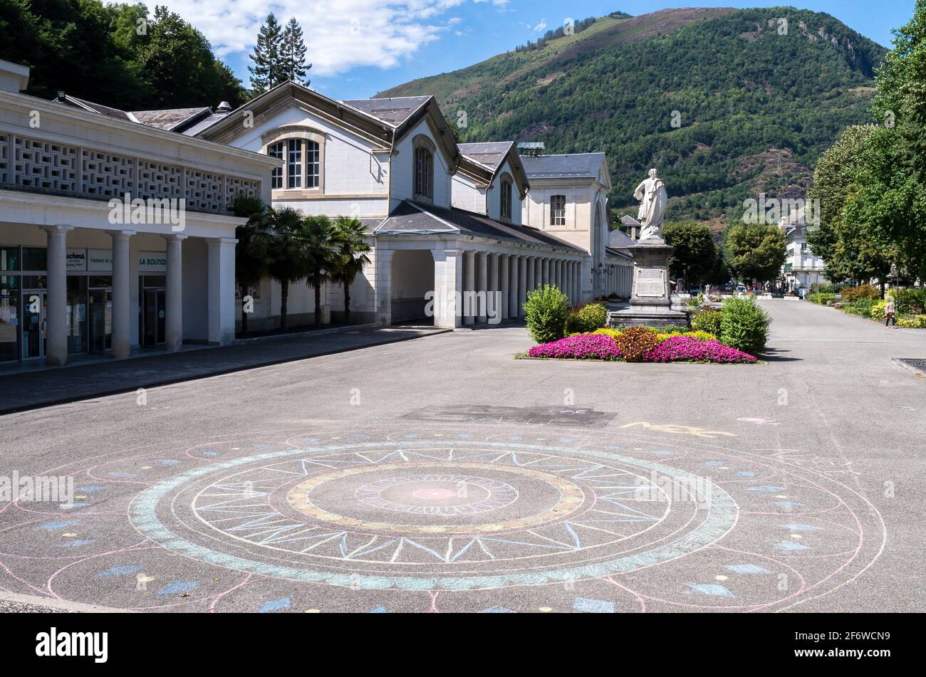 Baños termales, Bagneres de Luchon, departamento de Alto Garona, Occitanie,  Francia Fotografía de stock - Alamy