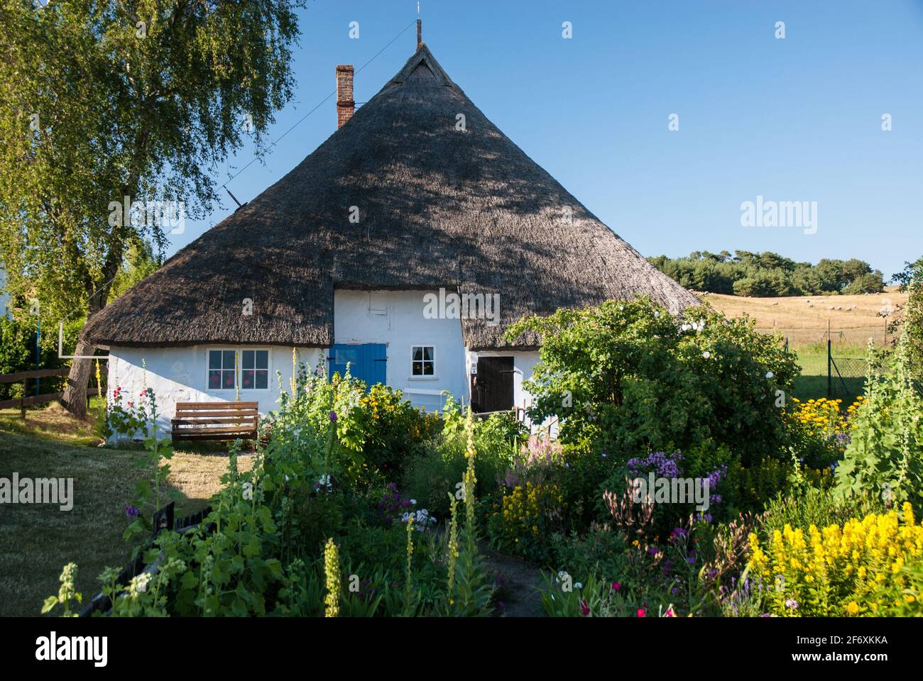 La casa de la viuda del pastor de Groß Zicker es una de las casas más antiguas de la isla de Rügen Foto de stock