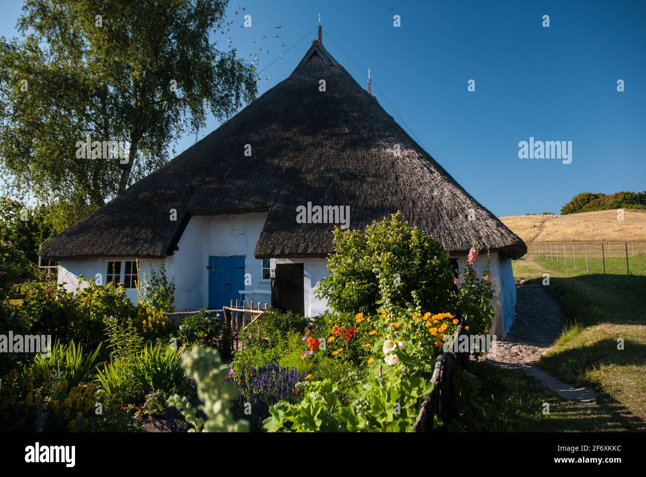 La casa de la viuda del pastor de Groß Zicker es una de las casas más antiguas de la isla de Rügen Foto de stock