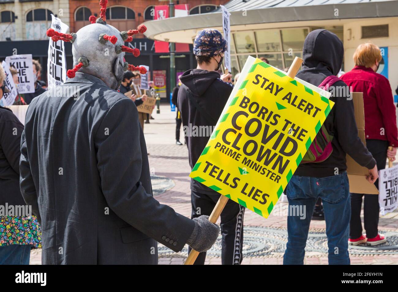 Bournemouth, Dorset Reino Unido. 3rd de abril de 2021. Protesta 'Matar el proyecto de ley' en Bournemouth en oposición al proyecto de ley 2021 sobre la policía, el delito, las sentencias y los tribunales que se encuentra actualmente ante el Parlamento. El proyecto de ley propuesto daría a la policía de Inglaterra y Gales más poder para imponer condiciones a las protestas no violentas. La protesta es una de las varias que tienen lugar en todo el país como parte de un plan para el fin de semana de acción nacional durante el fin de semana de Semana Santa, mientras se adhiere a las restricciones de cierre del Coronavirus Covid-19. Crédito: Carolyn Jenkins/Alamy Live News Foto de stock