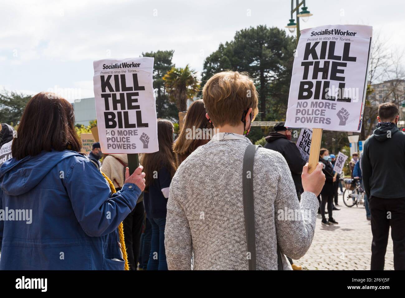 Bournemouth, Dorset Reino Unido. 3rd de abril de 2021. Protesta 'Matar el proyecto de ley' en Bournemouth en oposición al proyecto de ley 2021 sobre la policía, el delito, las sentencias y los tribunales que se encuentra actualmente ante el Parlamento. El proyecto de ley propuesto daría a la policía de Inglaterra y Gales más poder para imponer condiciones a las protestas no violentas. La protesta es una de las varias que tienen lugar en todo el país como parte de un plan para el Fin de Semana Nacional de Acción durante el fin de semana de Semana Santa, mientras se adhiere a las restricciones de cierre de Covid-19 Coronavirus. Matar el proyecto de ley, no más poderes policiales. Crédito: Carolyn Jenkins/Alamy Live News Foto de stock