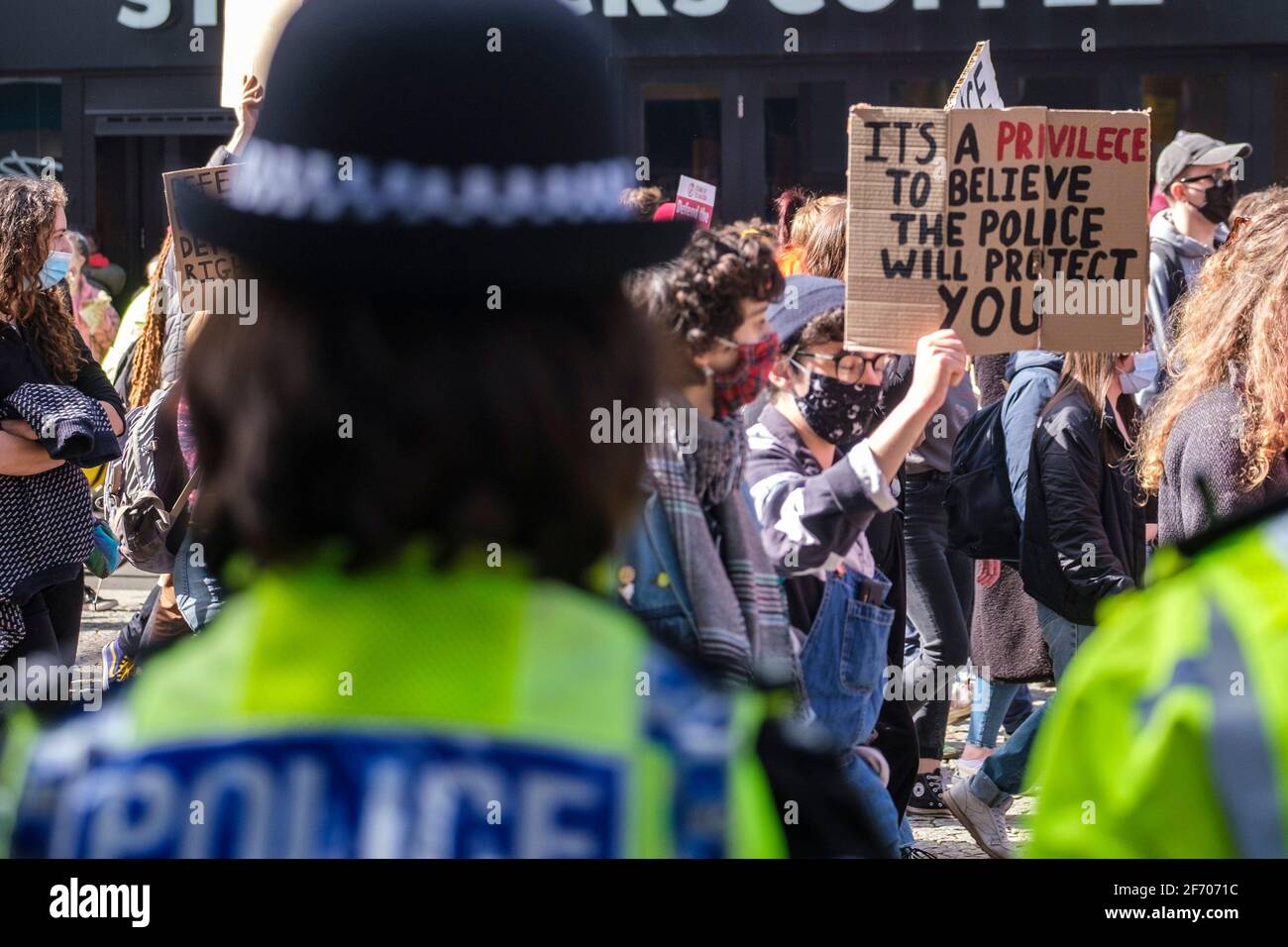 Sheffield, Reino Unido. 03rd de abril de 2021. Los manifestantes en la protesta contra el proyecto de ley de policía, crimen, sentencia y tribunales, en Sheffield, al norte de Inglaterra, el sábado 3rd de abril de 2021. Crédito: Mark Harvey/Alamy Live News Foto de stock