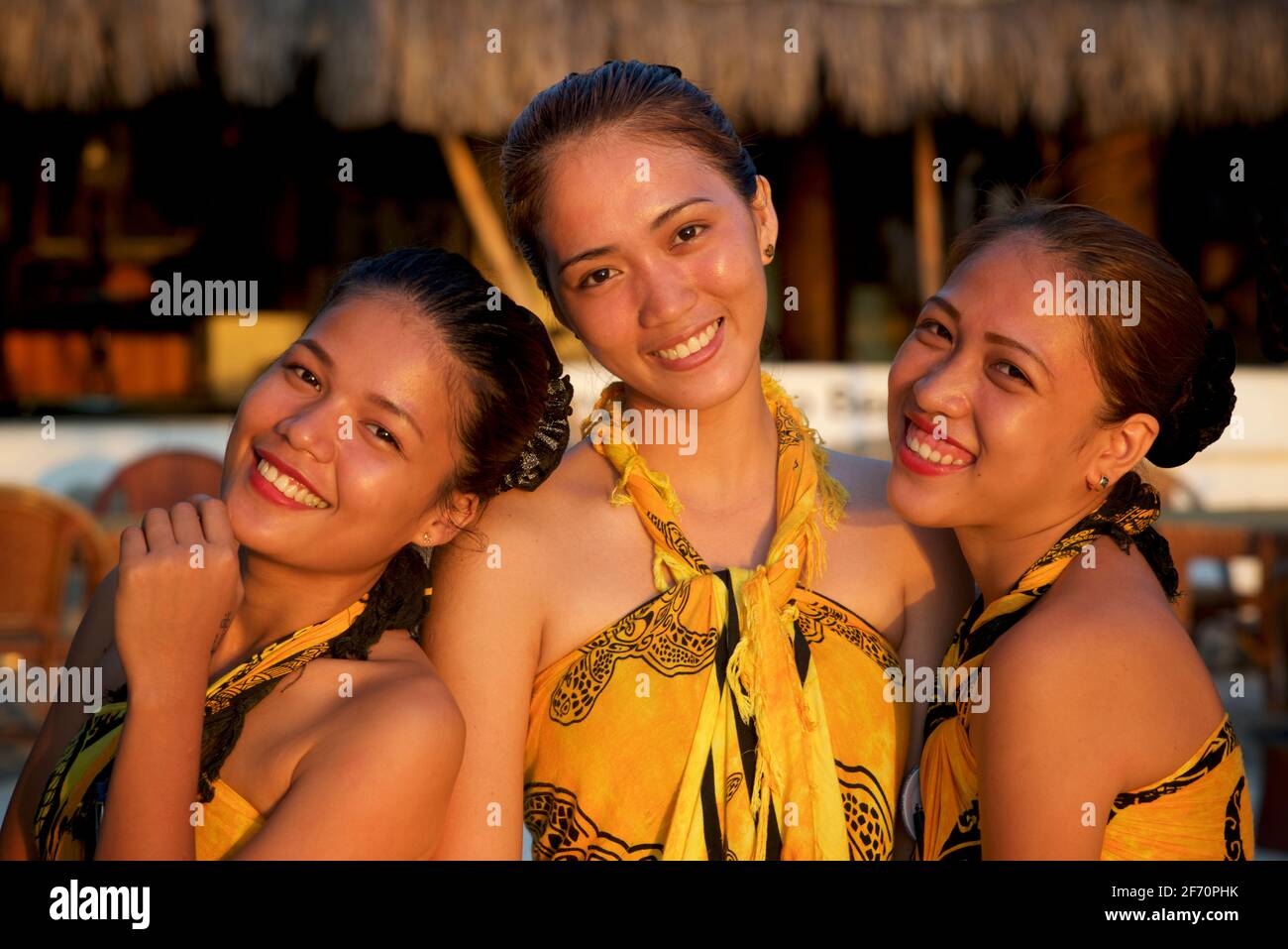 Tubigon Bohol Filipina Una Clase De Zumba Grupal Con Todas Las Mujeres  Usando Ropa De Pareja. Foto de archivo editorial - Imagen de capricho,  afuera: 211320143