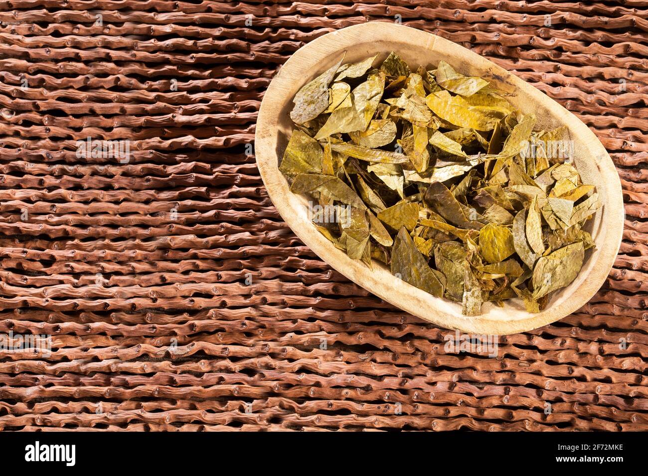 Dried coca leaves Fotos e Imágenes de stock Alamy