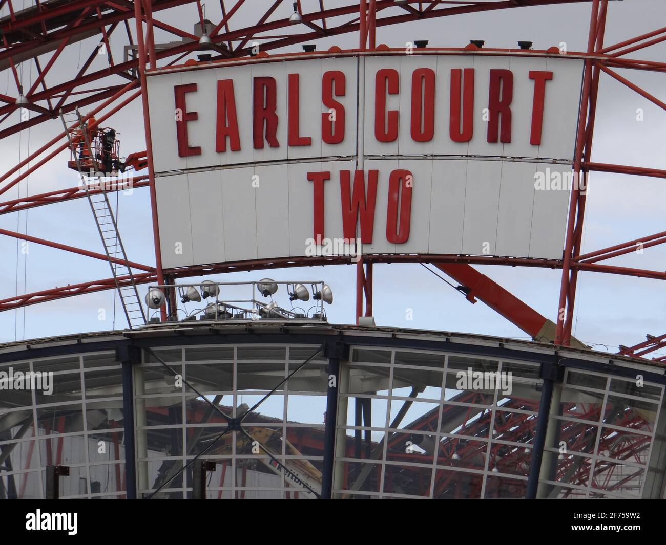 Demoliendo el dos centro de exposiciones de Earl's Court en Londres, Reino Unido Foto de stock