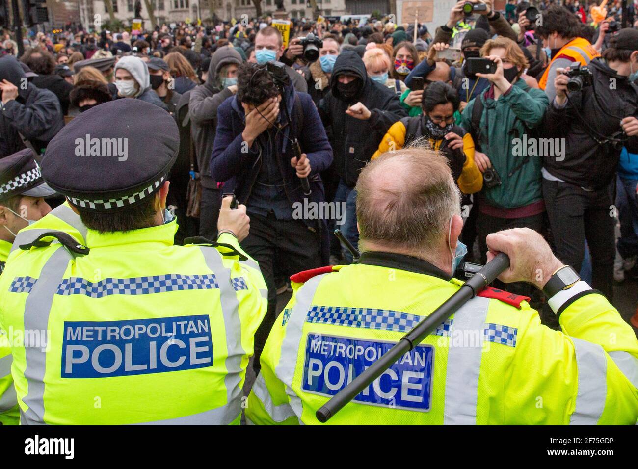 Protesta de la Policía y del crimen en el centro de Londres, se dirige a la violencia entre los manifestantes y la Policía el 3rd 2021 de abril Foto de stock