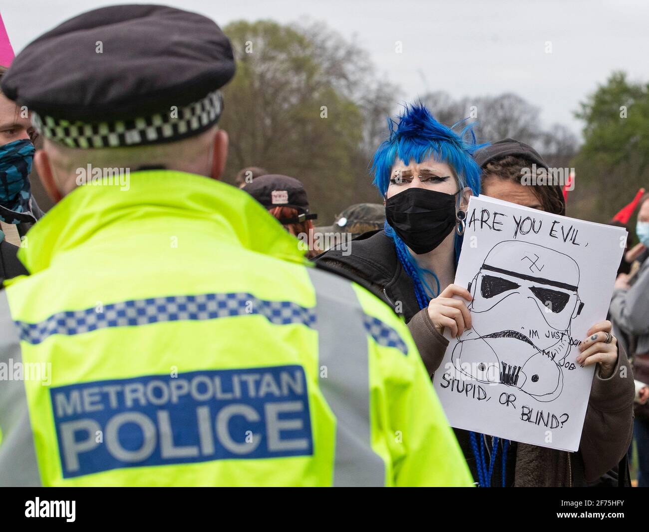 Protesta de la Policía y del crimen en el centro de Londres, se dirige a la violencia entre los manifestantes y la Policía el 3rd 2021 de abril Foto de stock