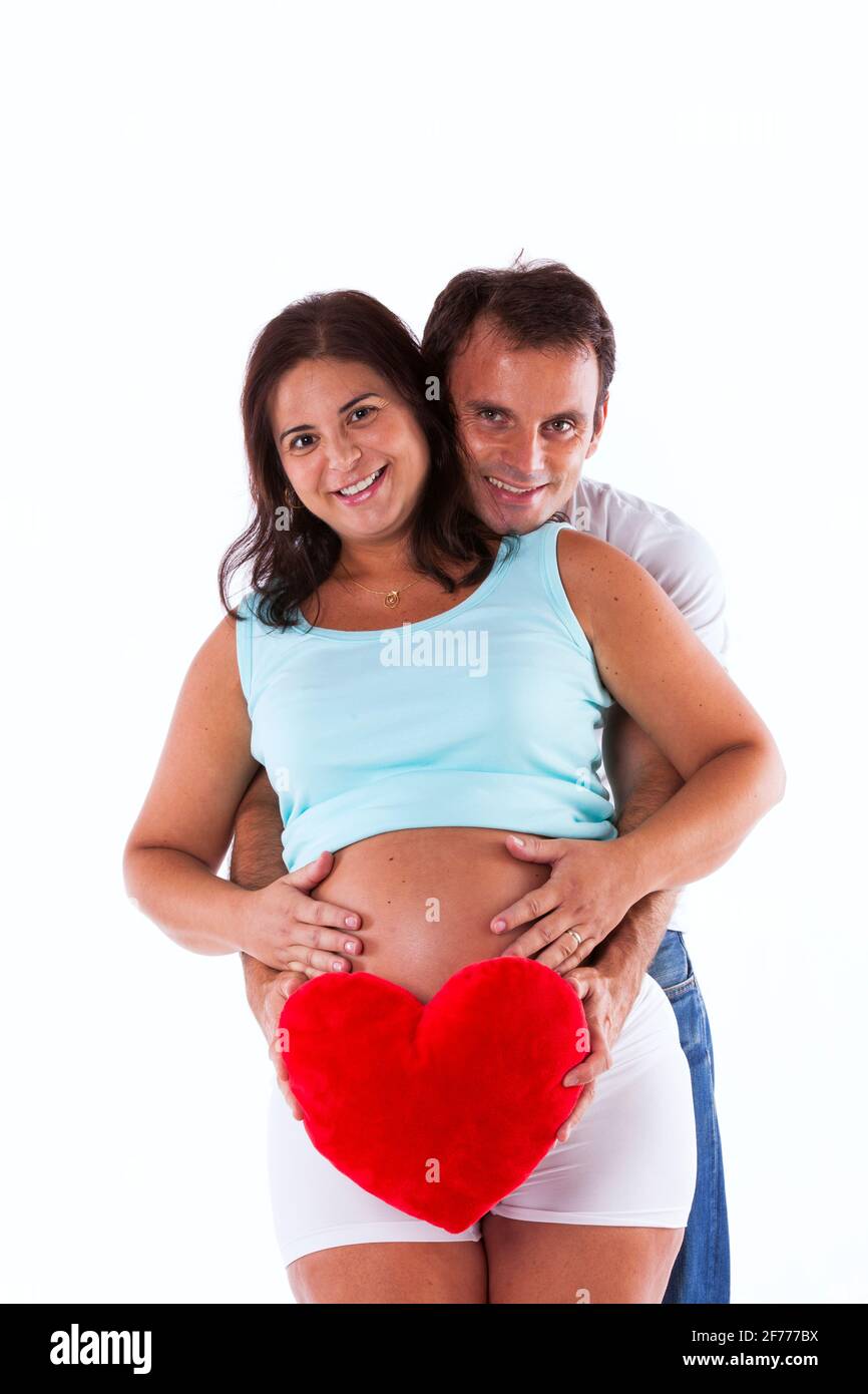 Marido que embraza a su esposa embarazada Foto de stock