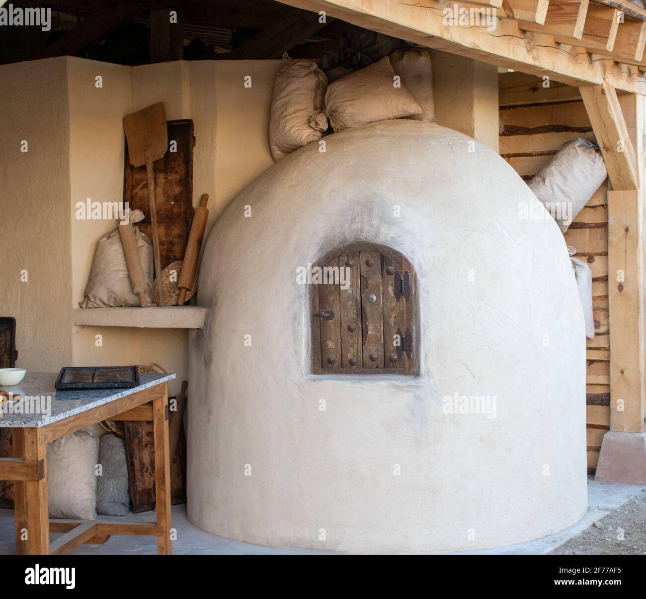Horno de pan medieval fotografías e imágenes de alta resolución - Alamy
