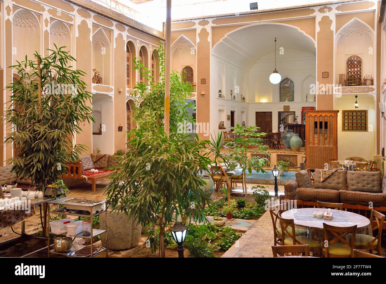 Irán, Yazd, declarado Patrimonio de la Humanidad por la UNESCO, Fahadan hotel museo Foto de stock
