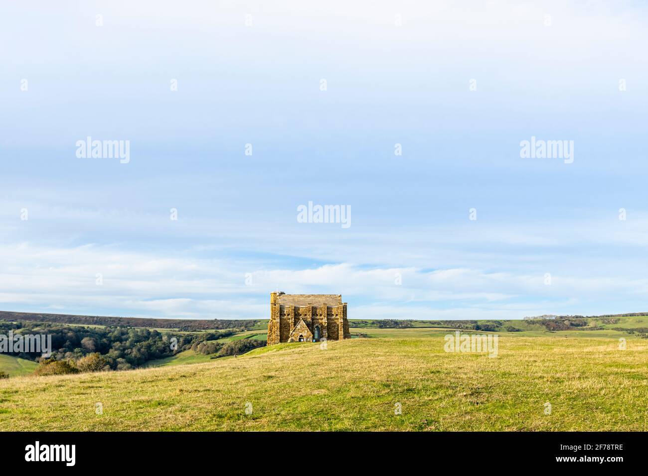 Capilla de Santa Catalina, una pequeña capilla en una colina sobre el pueblo de Abbotsbury en Dorset, al suroeste de Inglaterra, dedicada a Santa Catalina de Alejandría Foto de stock