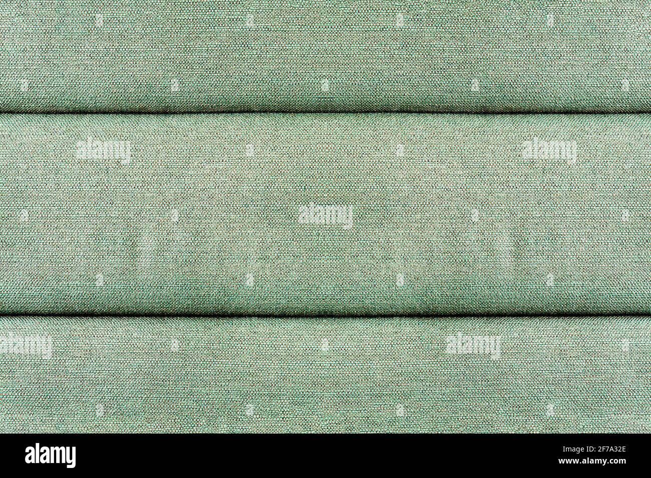 Textura sin costuras de tela de almohada verde claro con costuras. Retrogotas textiles para diseños de interiores Foto de stock