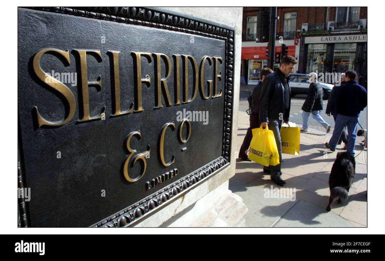 Selfridges en Oxford St. Londres.pic David Sandison 9/3/2002 Foto de stock