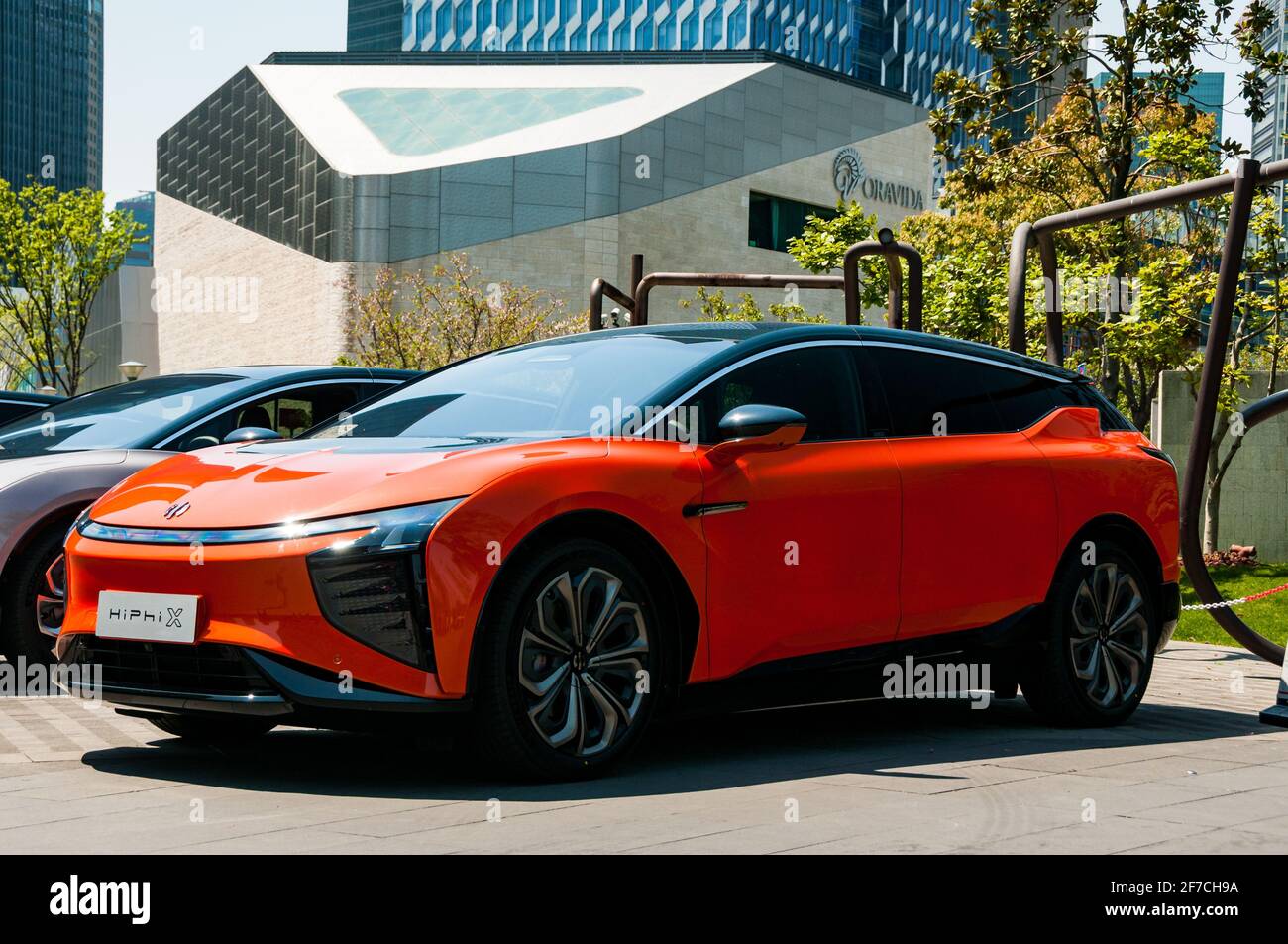 Los Horizontes Humanos HiPhi X fotografiados en Lujiazui, Pudong, Shanghai, China. El coche es un nuevo vehículo de alta gama con el Tesla Model X en sus miradas. Foto de stock